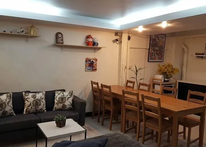 Asok Montri Hostal *