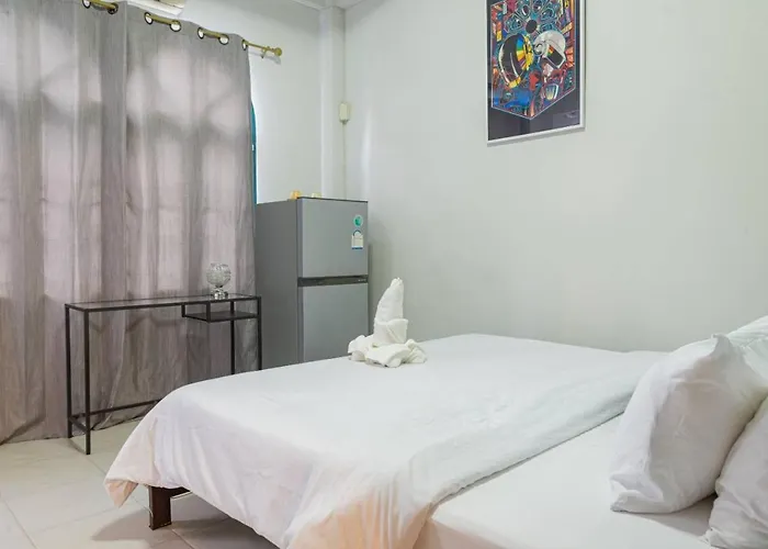 Asok Montri Hostal *