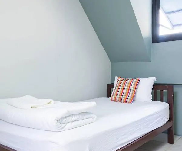 Asok Montri Hostal