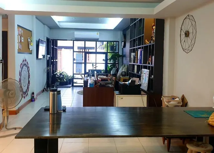 Hostal Asok Montri *