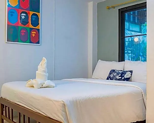 Asok Montri Hostal *