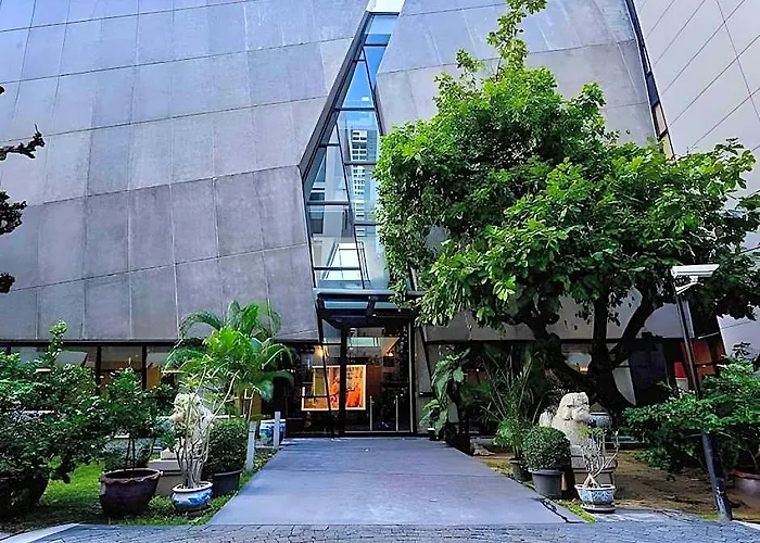 Asok Montri Hostal