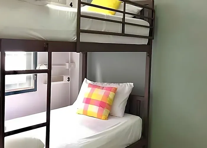 Asok Montri Hostal *