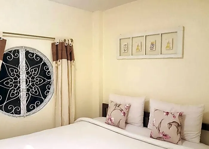 Asok Montri Hostal