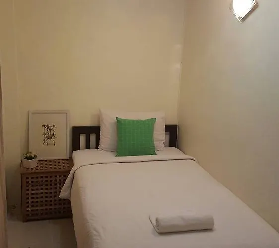 Asok Montri