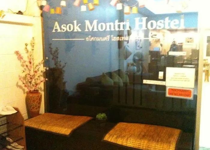 Asok Montri Hostal